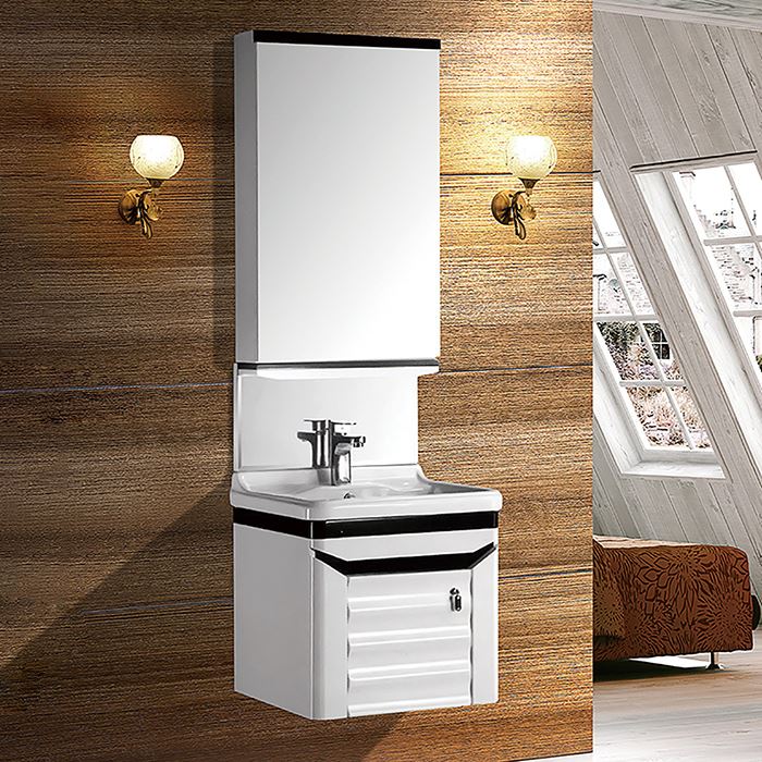 Armoire de salle de bain peinte